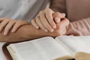 5 Consecuencias De No Leer la Biblia